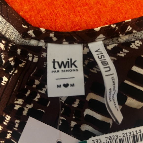 Brown, black and white abstract pattern covered buttons cami NWT - Picture 4 of 9